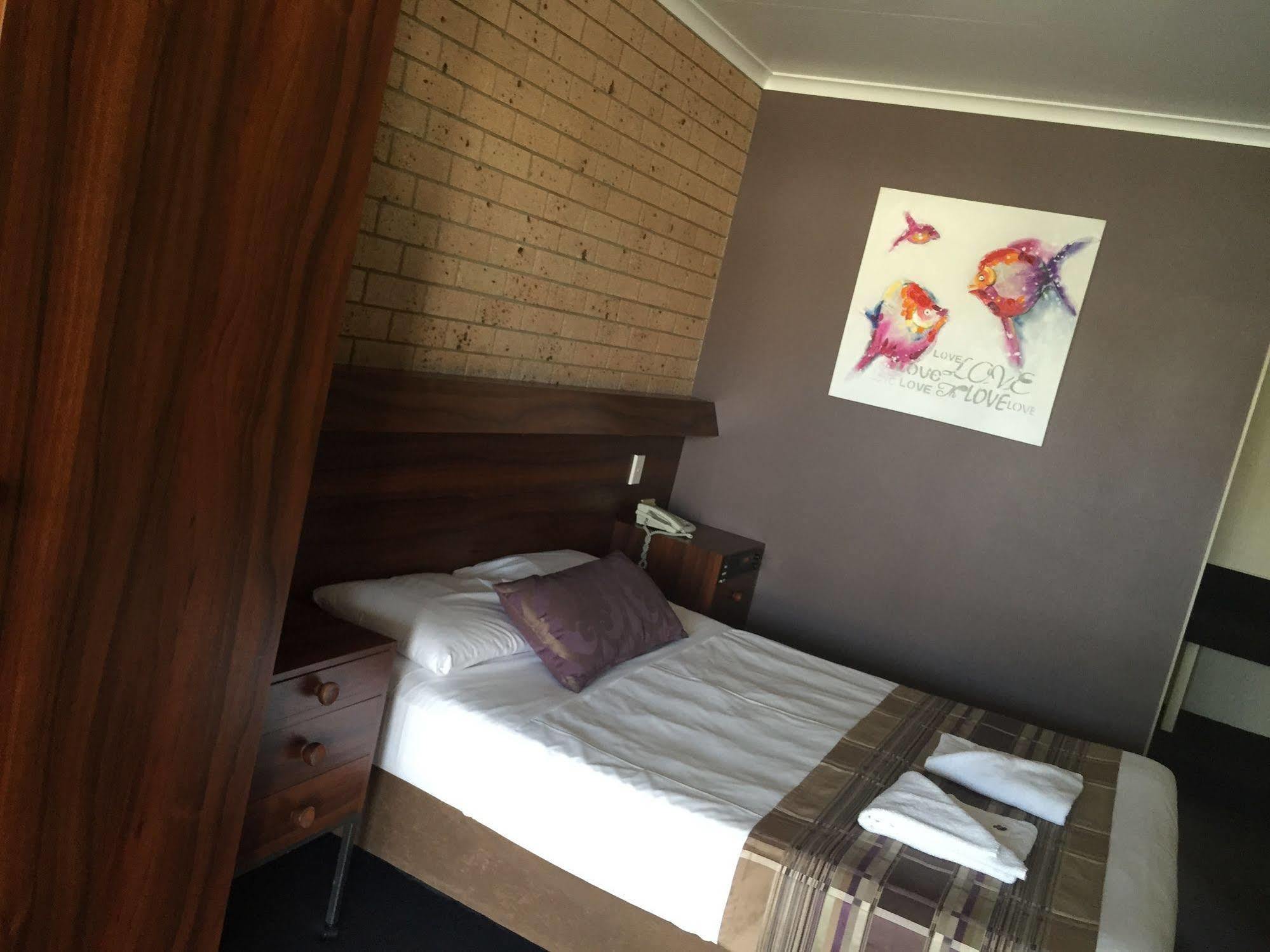 Sarina Motor Inn Luaran gambar