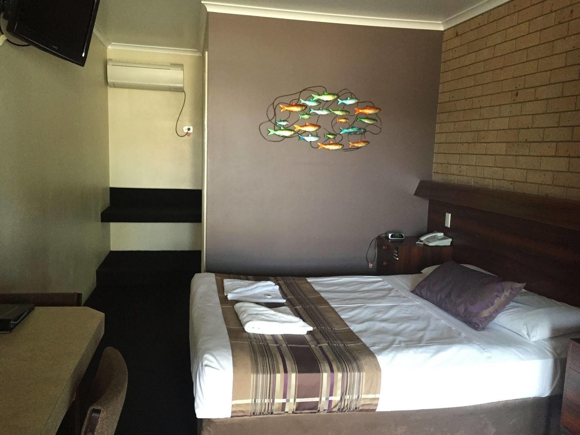 Sarina Motor Inn Luaran gambar