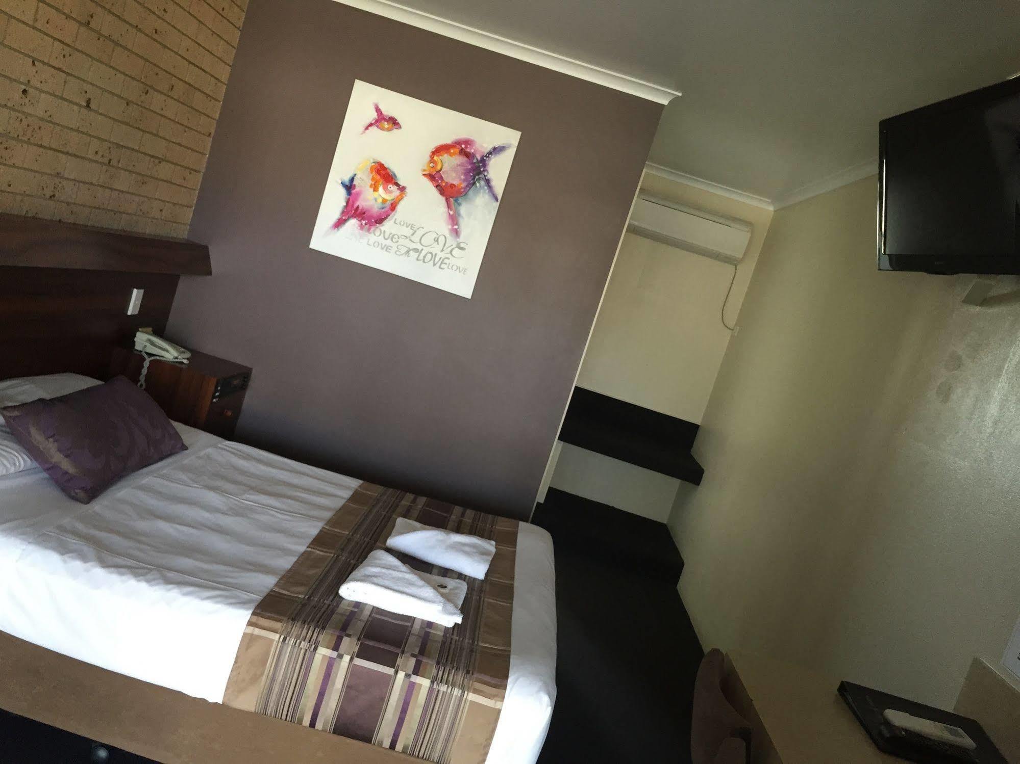 Sarina Motor Inn Luaran gambar