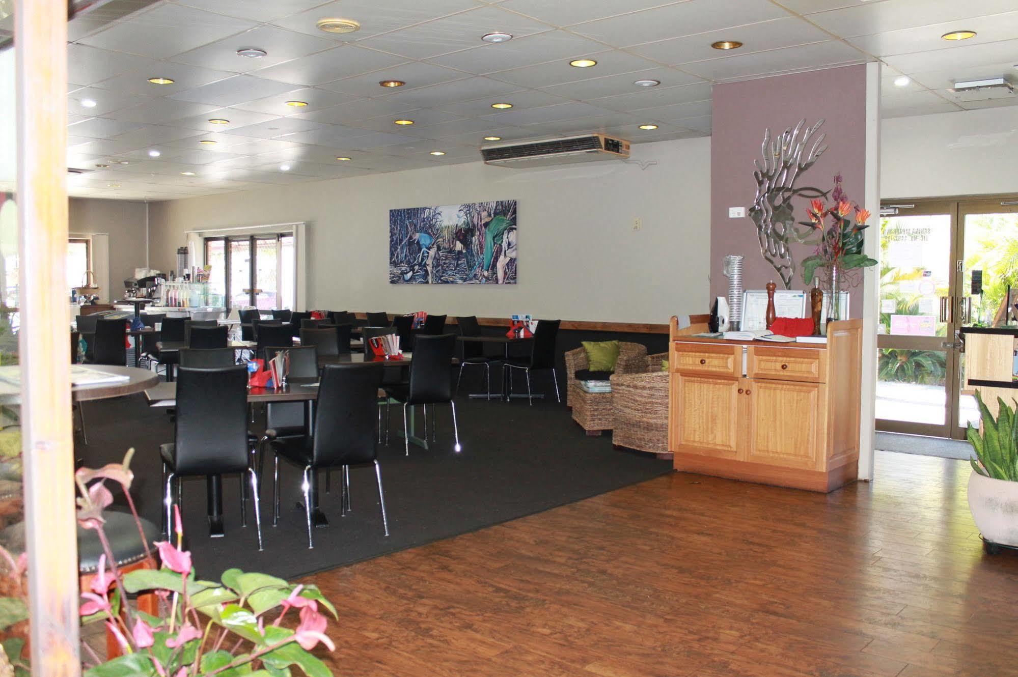 Sarina Motor Inn Luaran gambar